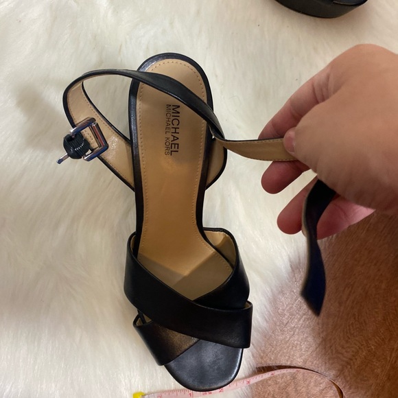 Michael Michael Kors 9M leather platform sandals - Picture 3 of 8
